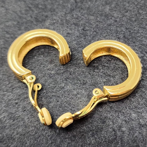 Givenchy Vintage Clip on Earrings - Picture 7 of 15